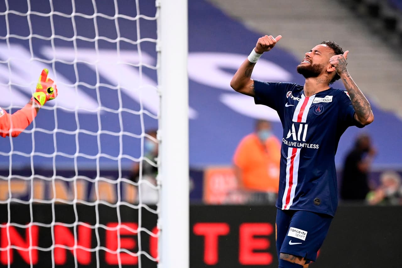 Neymar y PSG celebran el triplete en Francia sobre Lyon