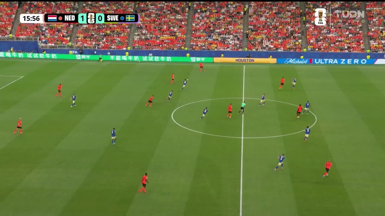 ¡GOL!  anota para Holanda. Brian Brobbey