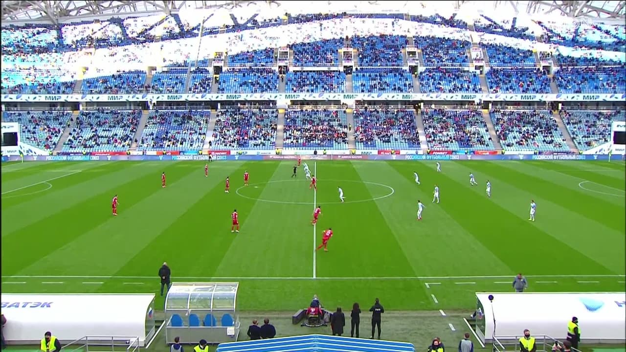 Arranca el partido y la pelota está en juego.