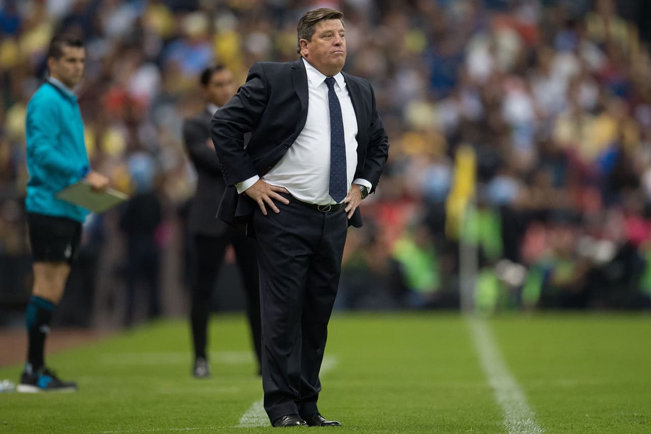 A pesar de ello, en los últimos 2 duelos no ha podido ganar y, en caso de no hacerlo, hilaría 3 sin victoria vs Pumas, suceso que no ha ocurrido nunca para Miguel como entrenador.El DT de América pretende ganar su decimosexto juego ante Pumas en su cotejo 31 ante ellos