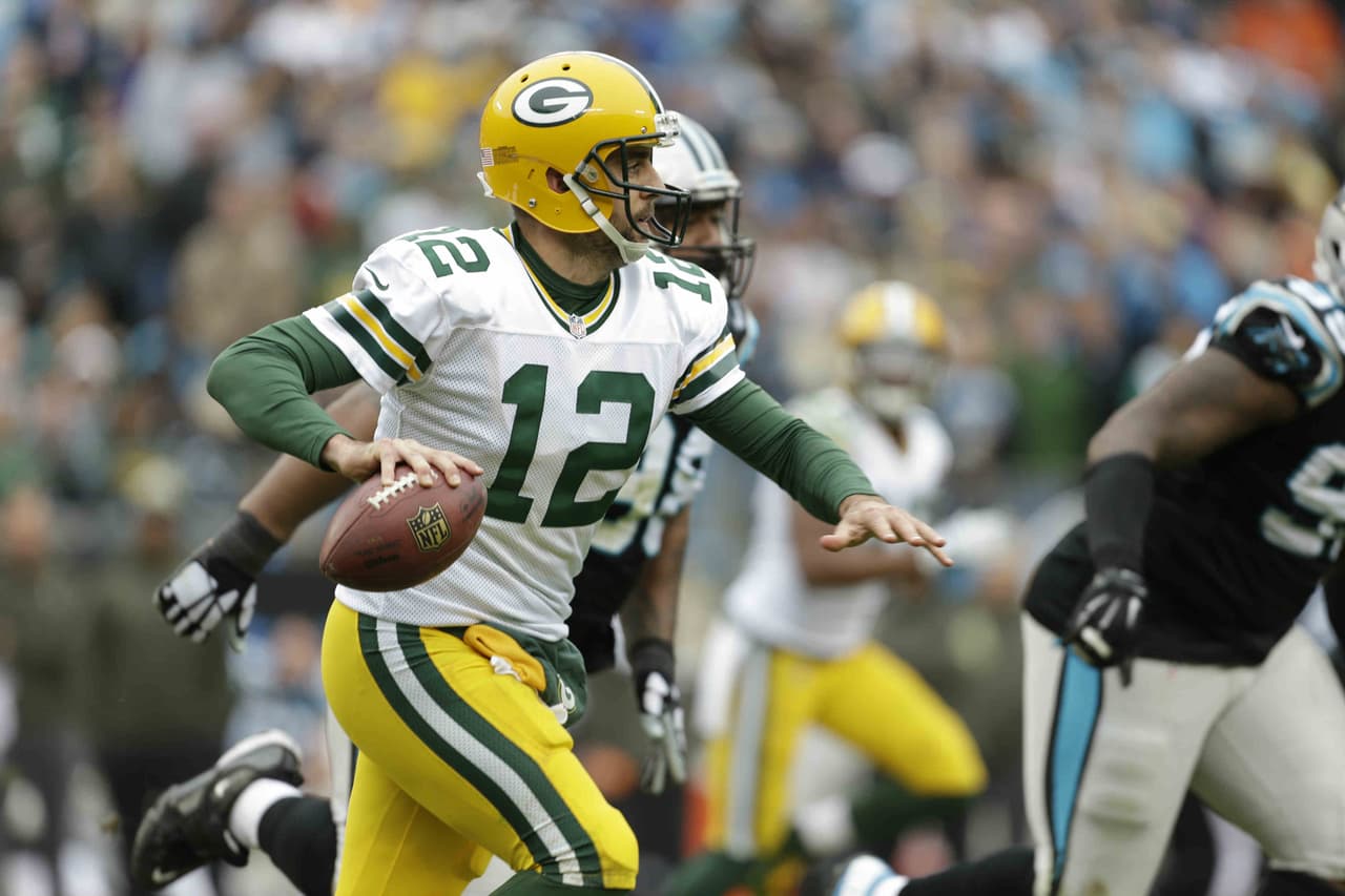 Aaron Rodgers desquita la frustración rompiendo una tablet