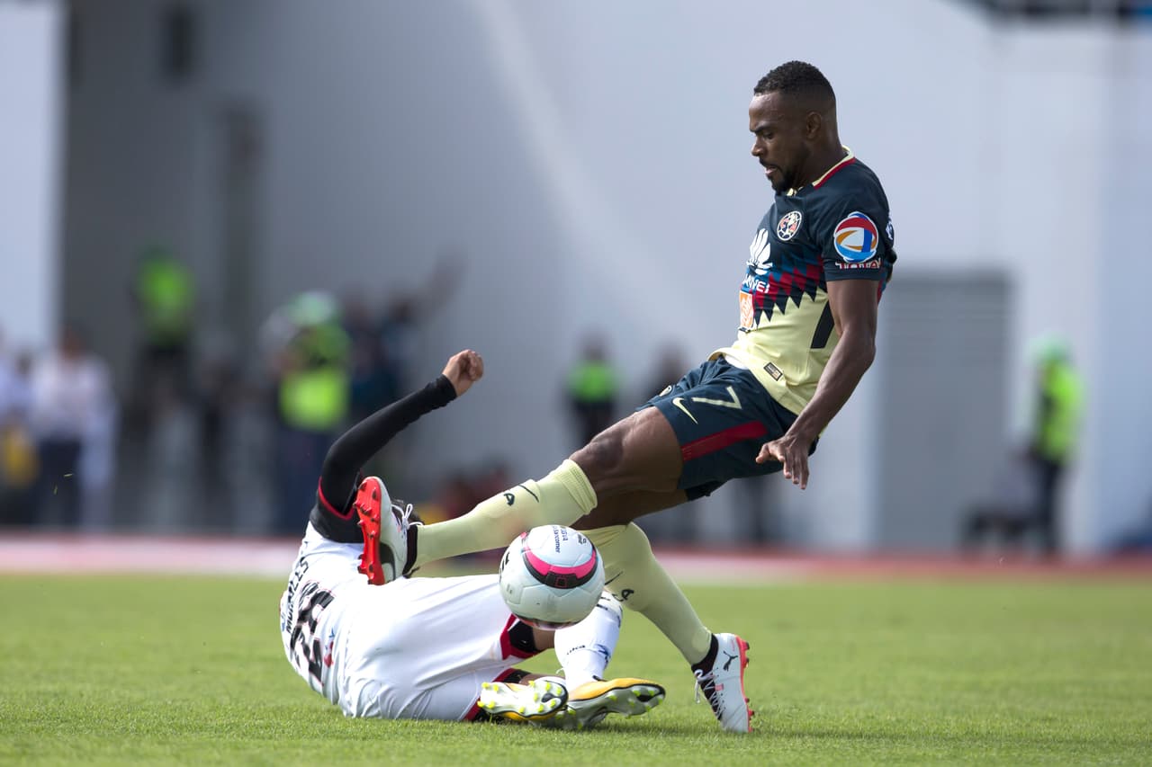 Desde el comienzo las Águilas intentaron imponer condiciones y se mostraron insistentes al ataque, siempre buscando generar peligro.