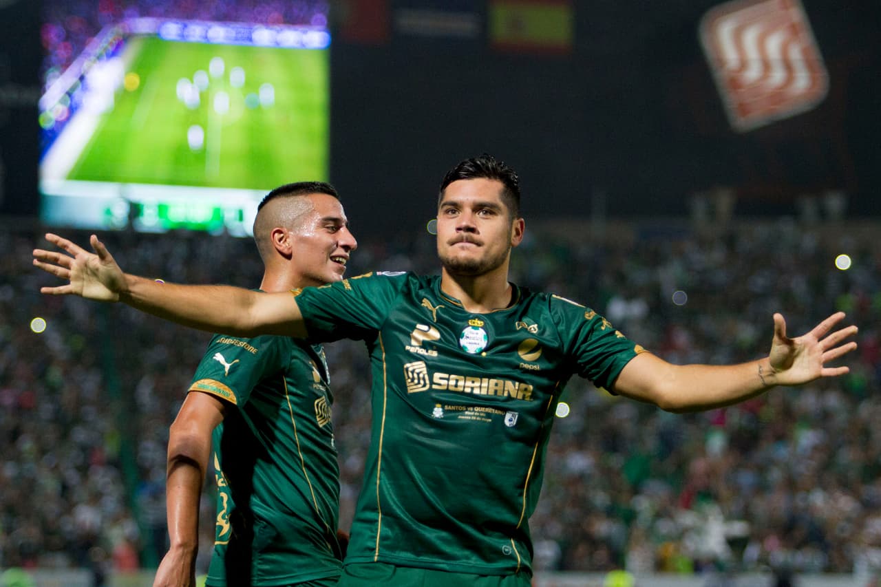 En la eliminatoria para definir al campeón Santos logró una ventaja de 5-0 como local con póker del ‘Chuletita’. Para el encuentro de vuelta los laguneros sufrieron con los ataques de Querétaro pero al final pudieron levantar el campeonato.