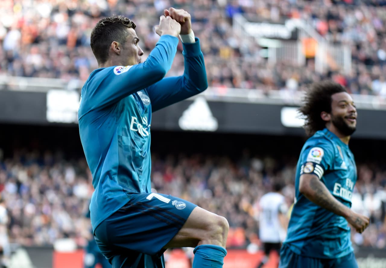 Cristiano Ronaldo había hecho su primer gol con un toque suave a la izquierda de Neto pero el segundo lo marcó con potencia a su derecha al minuto 38.