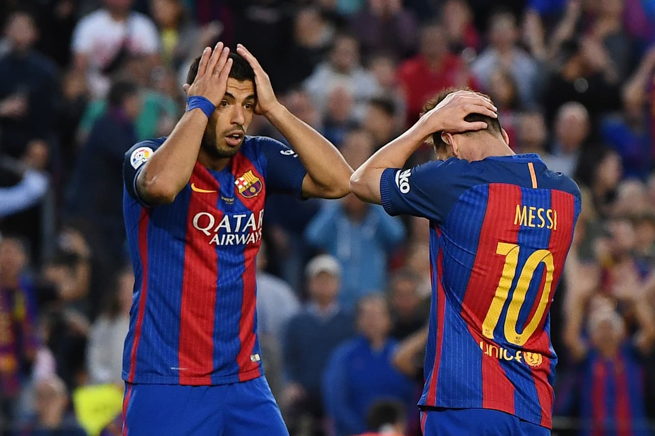 BARCELONA, SPAIN - MAY 21: Lionel Messi of Barcelona and Luis Suarez of Barcelona look dejected during the La Liga match between Barcelona and Eibar at Camp Nou on 21 May, 2017 in Barcelona, Spain. (Photo by David Ramos/Getty Images)