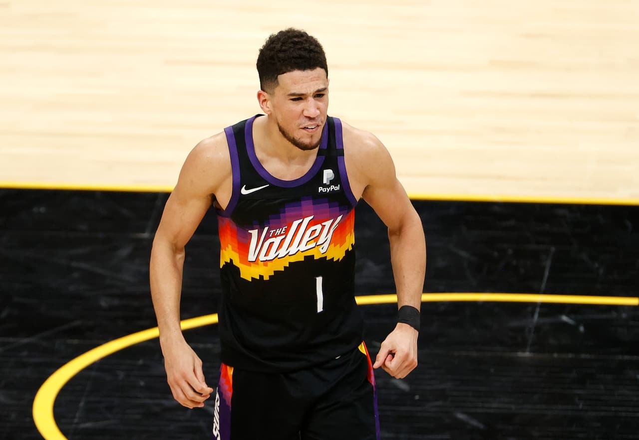 Pero la esperanza muere al último y una seguidilla de puntos y un triple de Booker encendían la Phoenix Suns Arena para dejar el marcador 119-120 a favor de Bucks.
