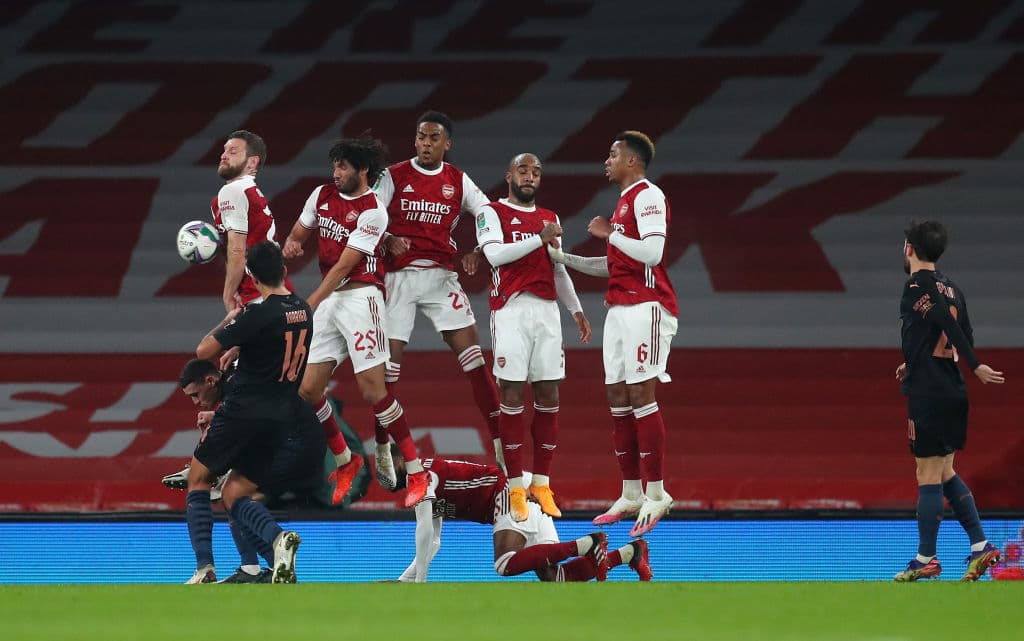 Gabriel Jesus (3’) abrió el marcador para la visita y Lacazette (31’) emparejaba los cartones. Mahrez (54’), Foden (59’) y Laporte (73’) completaron la tremenda goleada en la justa copera.