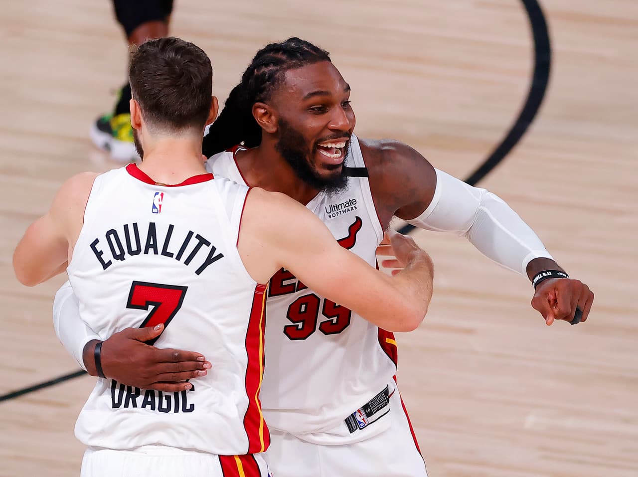 Dragic y Adebayo dan ventaja al Heat en la serie ante Celtics