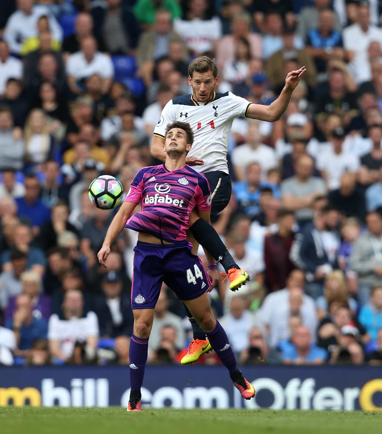 Su nivel esta última campaña no da para ser considerado en su último año de contrato con el United y José Mourinho ya le dijo que no lo quiere.