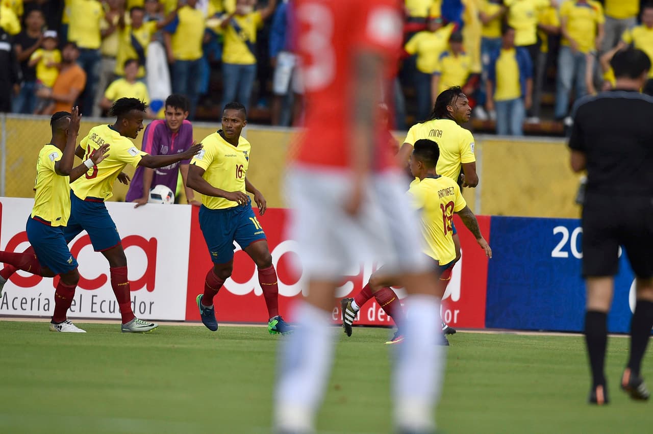 Antonio Valencia rompió el cero con un remate en solitario al minuto 18