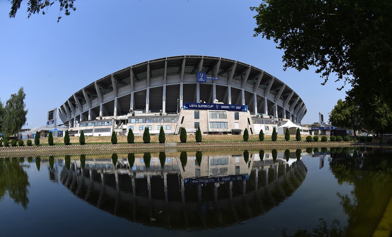 El estadio Filipo II de Macedonia será el escenario que reciba el enfrentamiento entre Real Madrid y Manchester United, donde el campeón de la Champions League y de la Europa League definirán quién es el más grande del continente en la temporada.