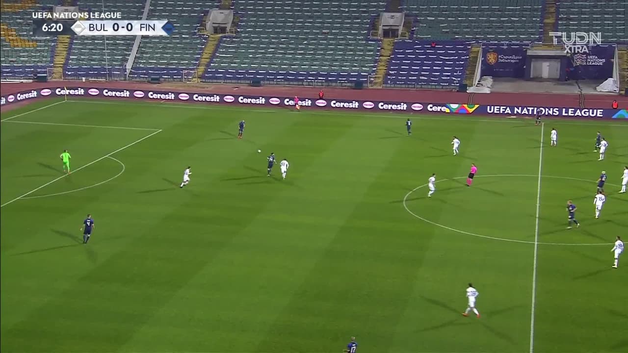 ¡GOOOL! Teemu Pukki anota para Finlandia.