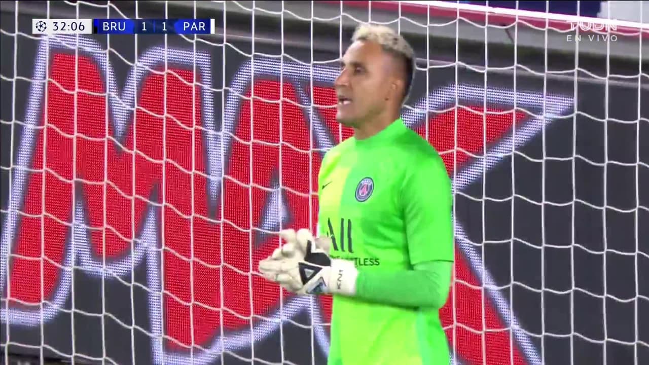 ¡TIRO ATAJADO! disparo por Hans Vanaken.