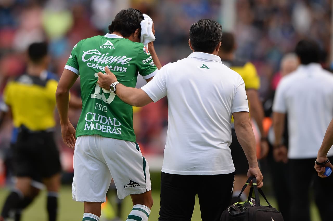 Afición golpea con un objeto a Jorge Díaz tras goleada