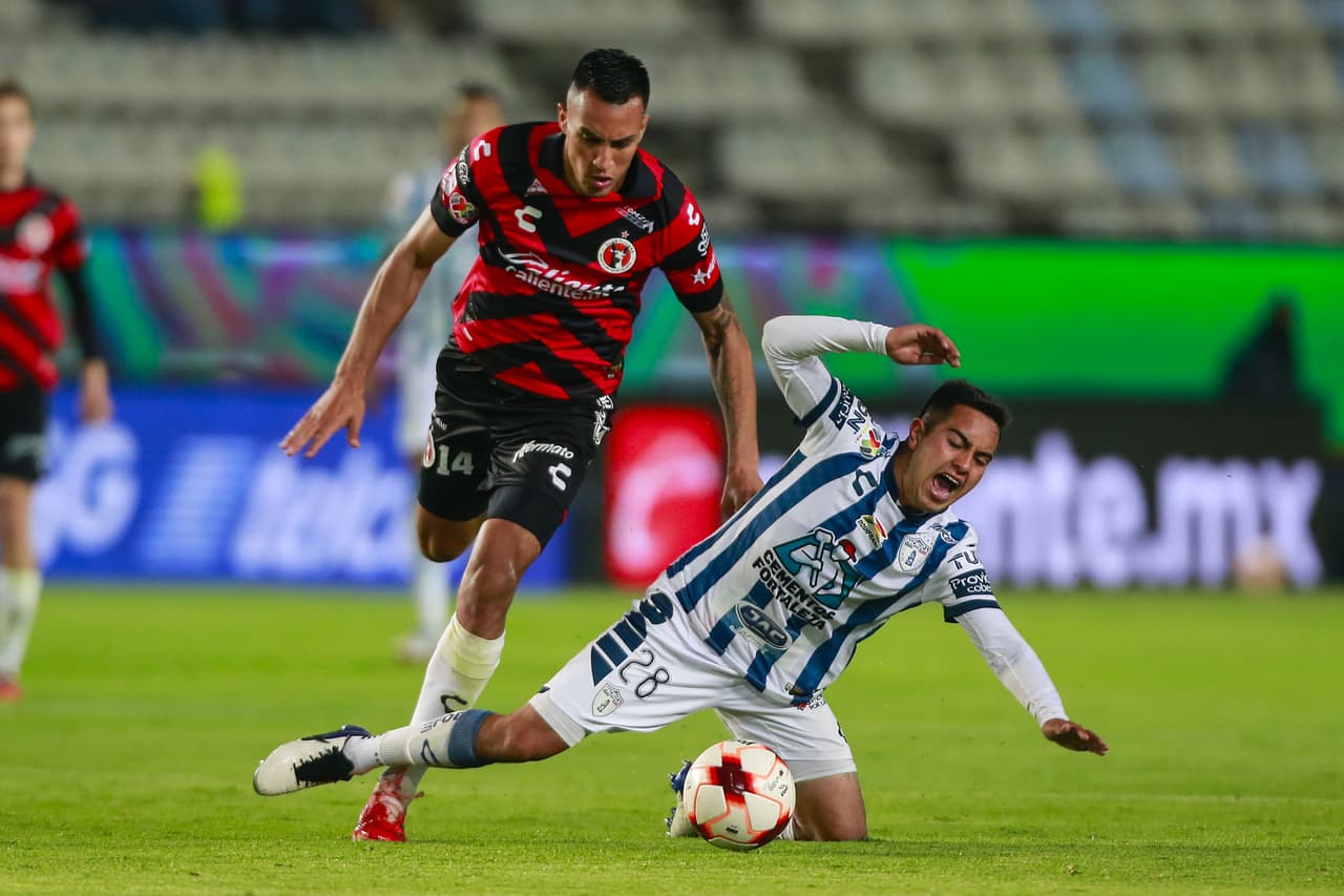 Pachuca perdonó a Xolos y hasta se dio el lujo de fallar un penal por conducto de Nico Ibáñez. El punto le alcanzó para recuperar el liderato por la diferencia de goles.
