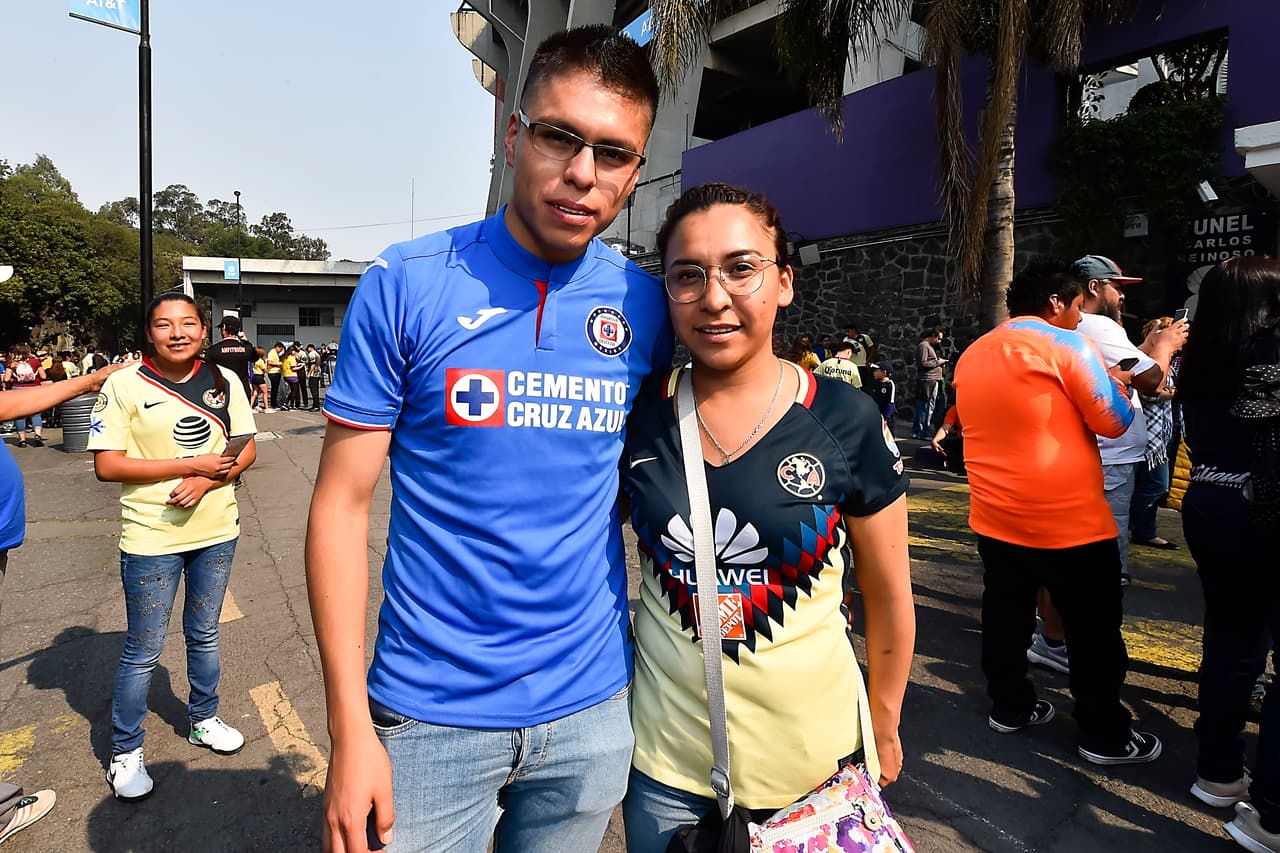 Los fanáticos se preparan para vivir el Clásico Joven entre América y Cruz Azul en el Estadio Azteca por la Jornada 14 del Clausura 2019.