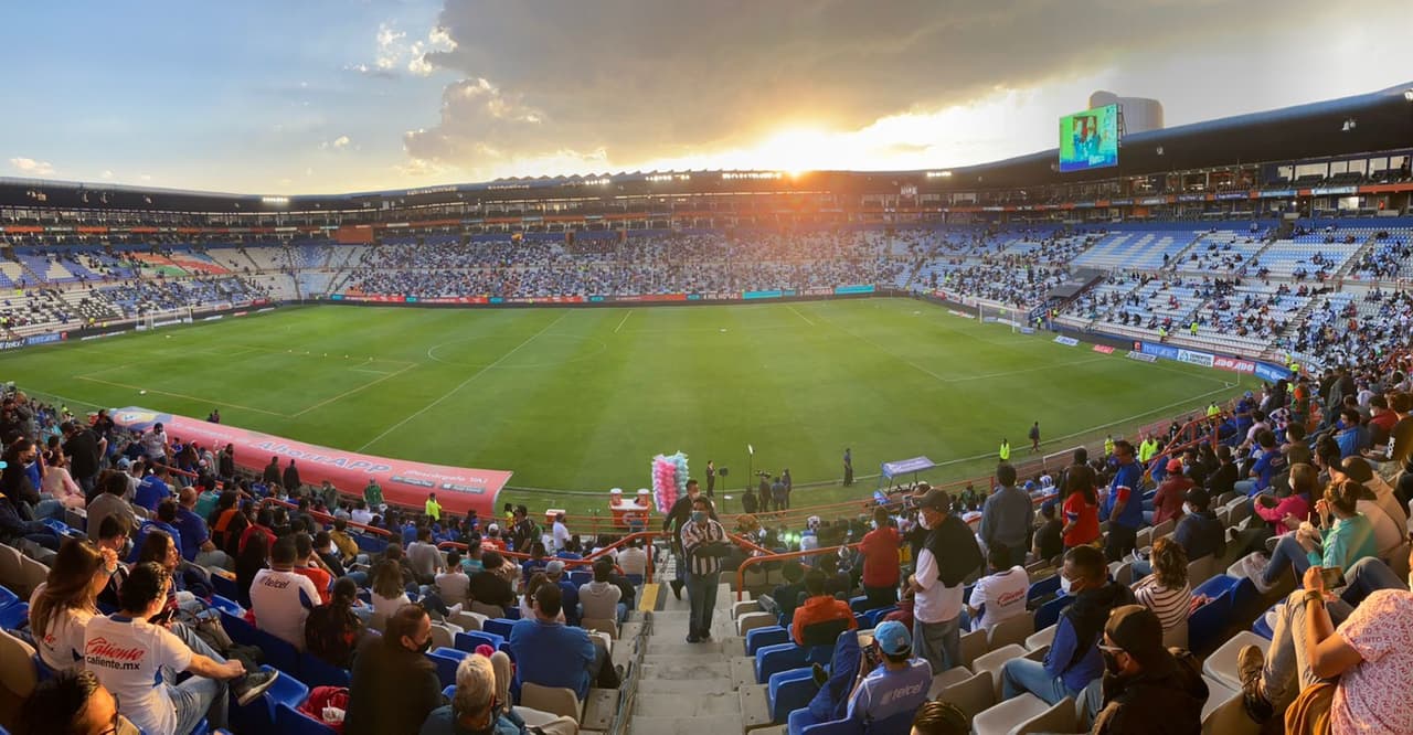 Los preparativos quedan listos para el arranque de las semifinales del fubol mexicano entre Pachuca y Cruz Azul.