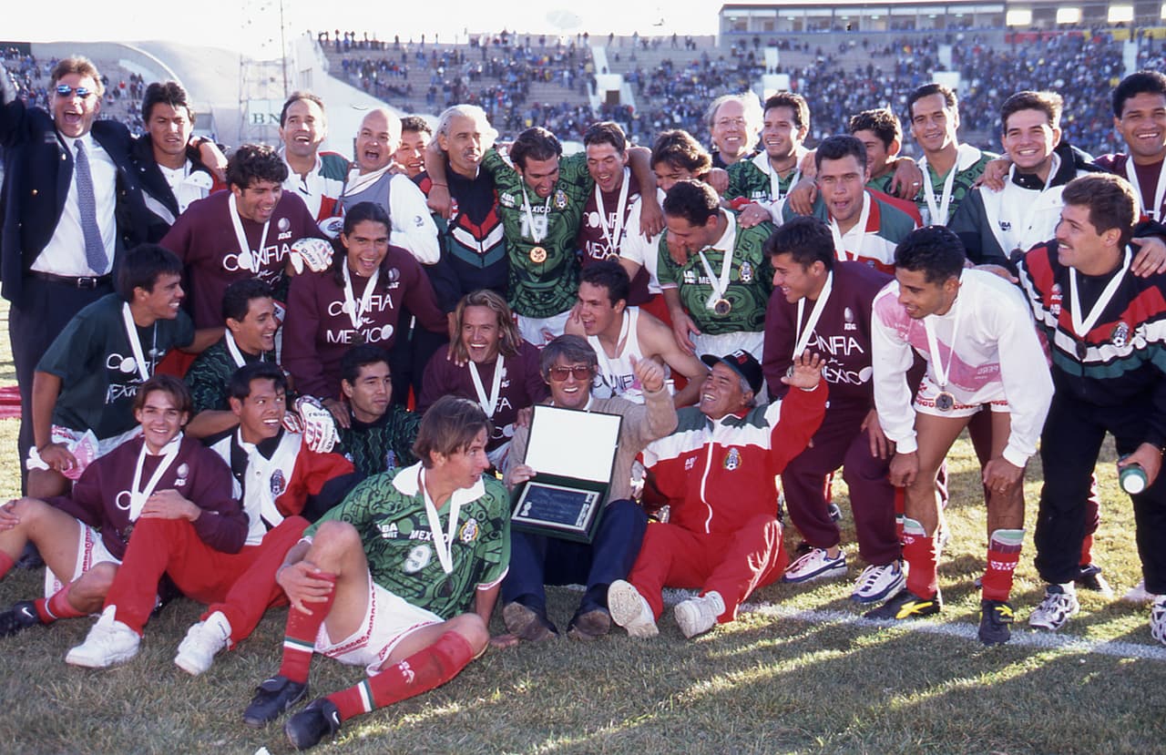 Copa América 1997 (Bolivia) - La tercera participación del 'Tri' acabó con su segundo podio logrando la tercera posición tras ganarle el partido a Perú.