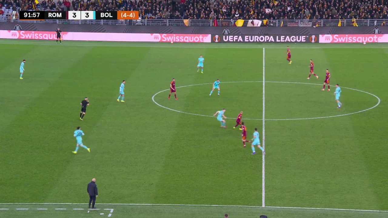 ¡TIRO ATAJADO! disparo por Zeki Çelik.