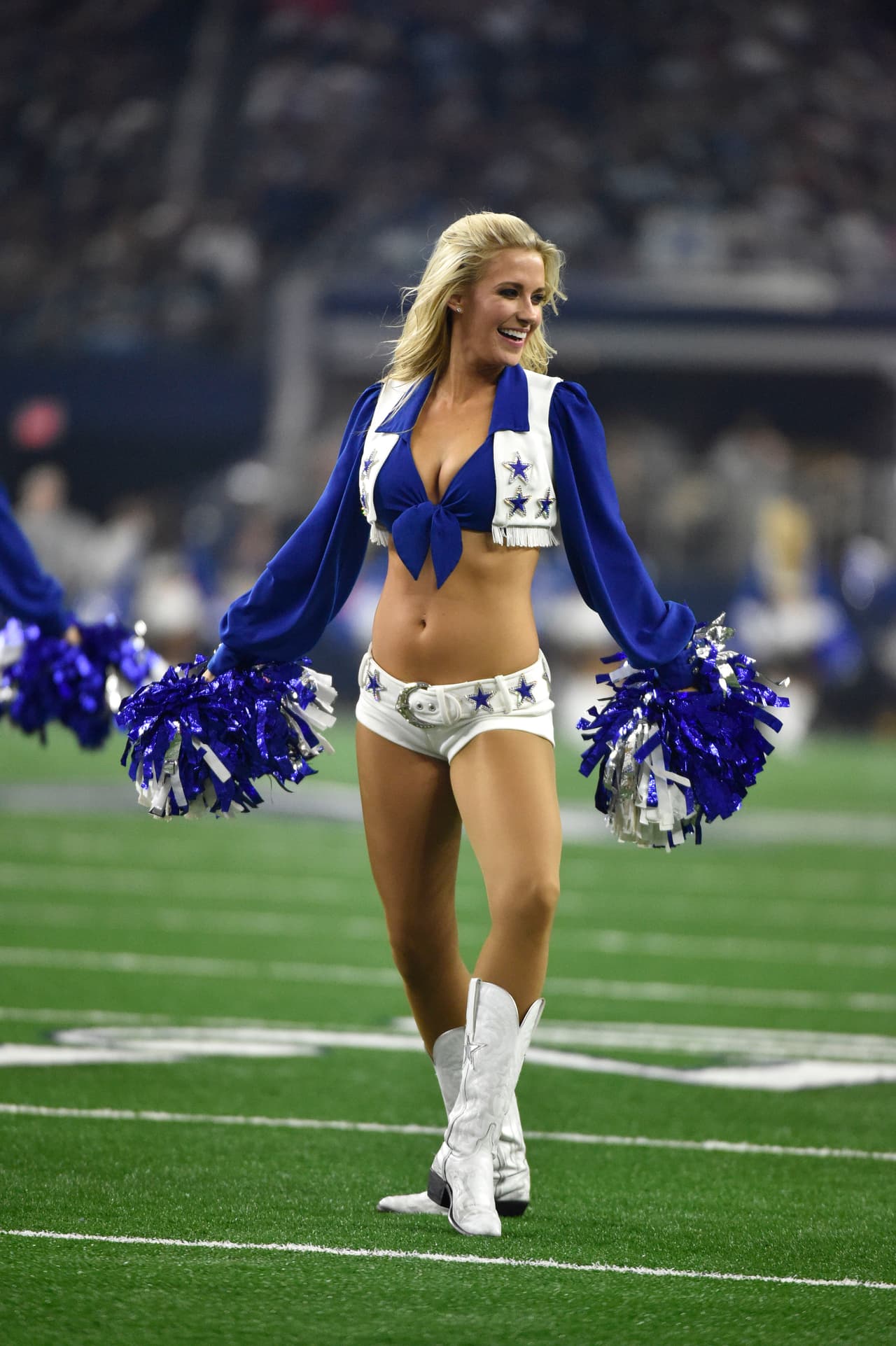 Cada una de ellas deleitó a los fans de la NFL con su belleza y carisma, checa las mejores tomas de las cheerleaders de la NFL en la Semana 12.