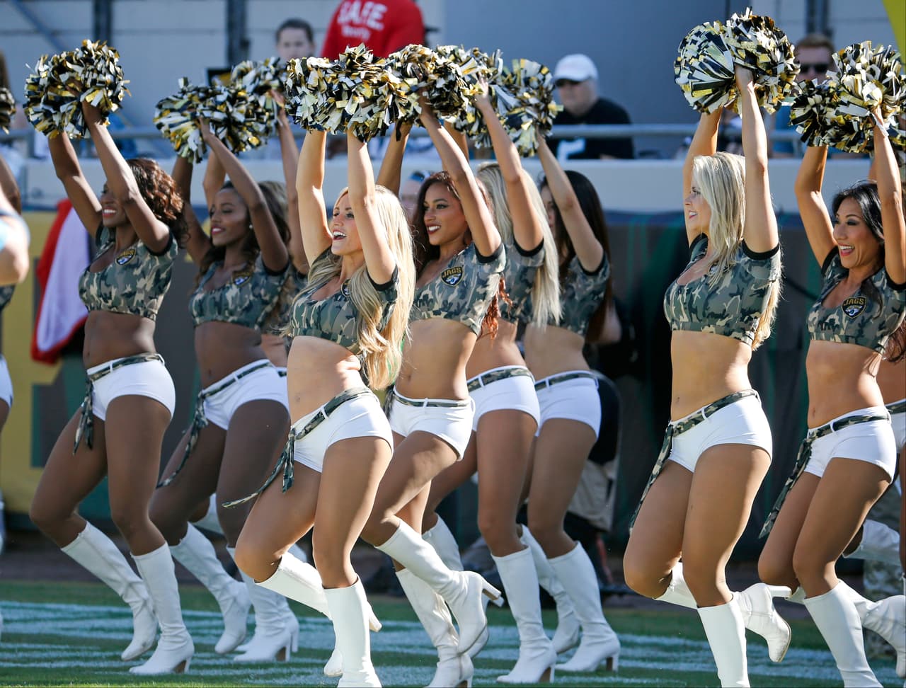 Cada una de ellas deleitó a los fans de la NFL con su belleza y carisma, checa las mejores tomas de las cheerleaders de la NFL en la Semana 12.