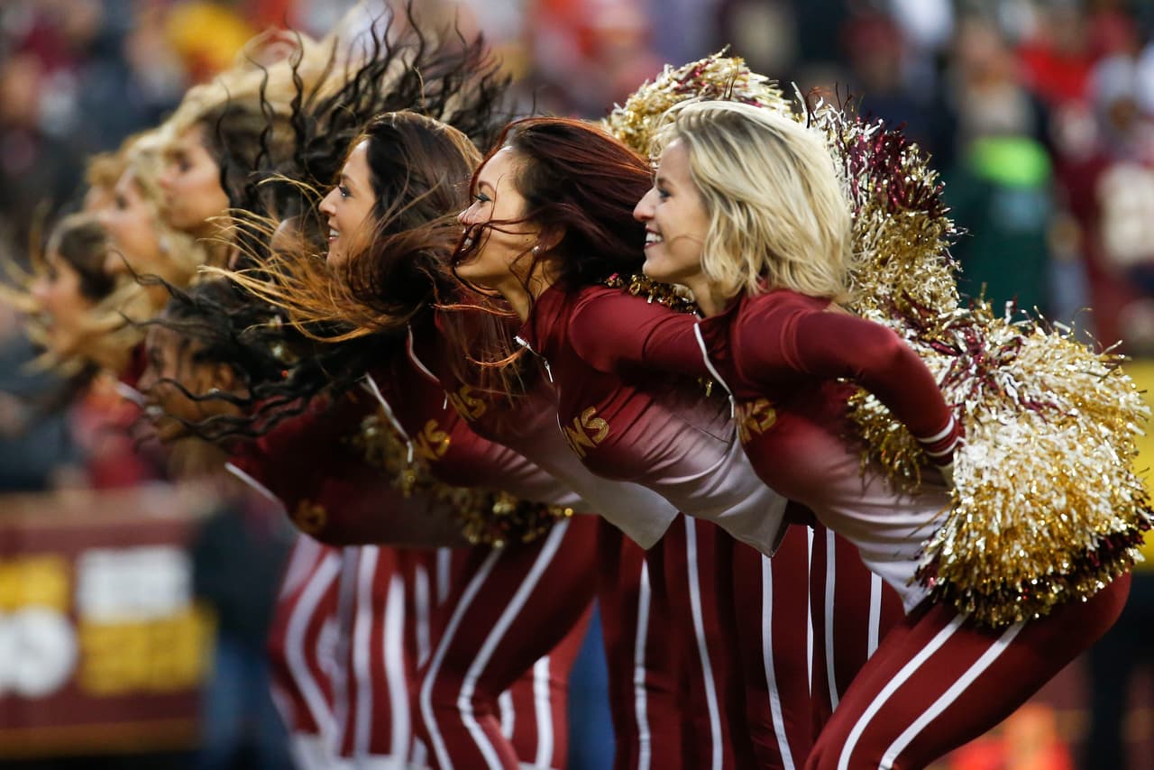 Cada una de ellas deleitó a los fans de la NFL con su belleza y carisma, checa las mejores tomas de las cheerleaders de la NFL en la Semana 12.