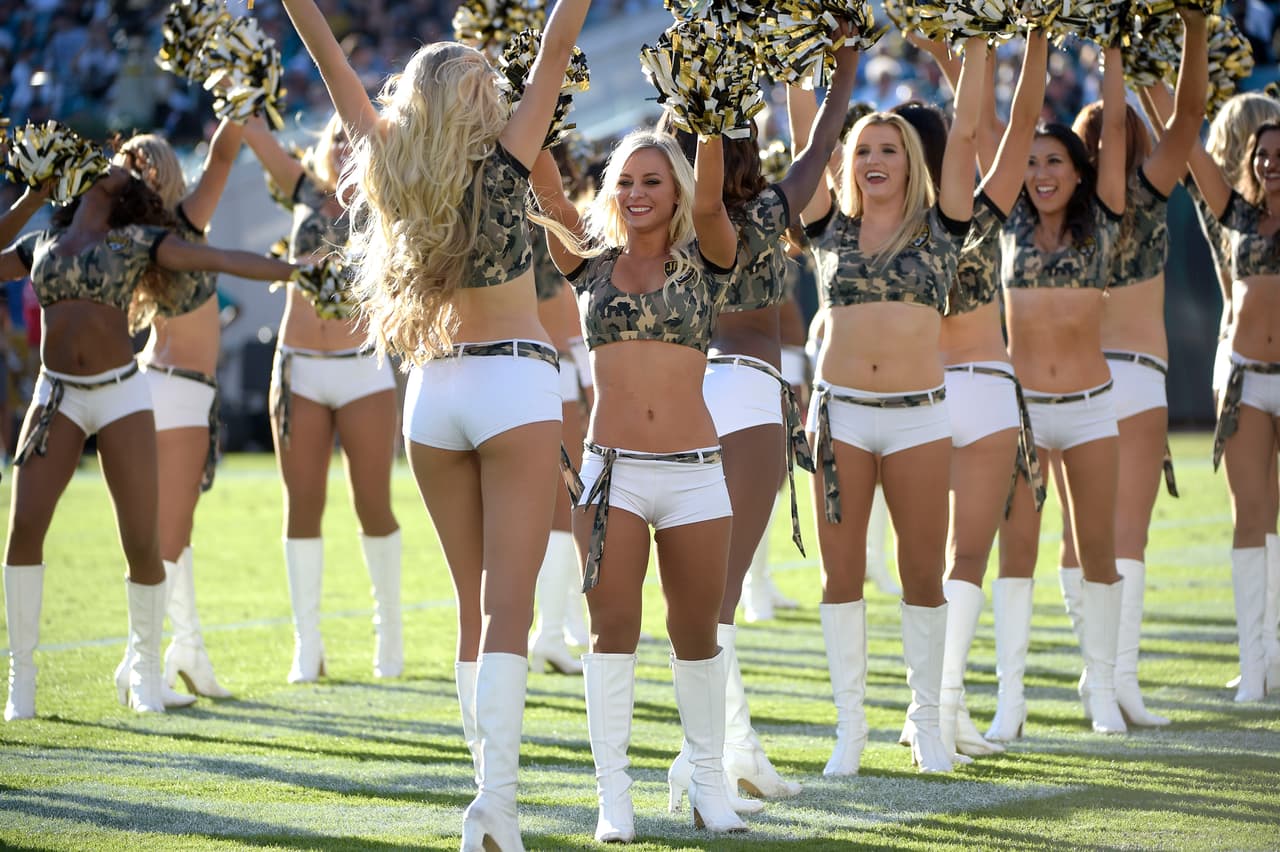 Cada una de ellas deleitó a los fans de la NFL con su belleza y carisma, checa las mejores tomas de las cheerleaders de la NFL en la Semana 12.