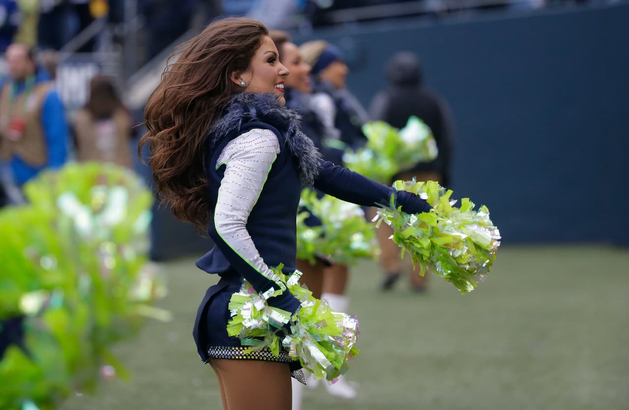 Cada una de ellas deleitó a los fans de la NFL con su belleza y carisma, checa las mejores tomas de las cheerleaders de la NFL en la Semana 12.