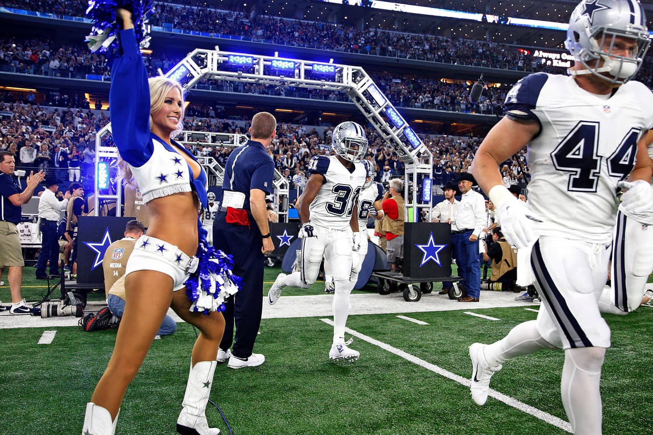 Cada una de ellas deleitó a los fans de la NFL con su belleza y carisma, checa las mejores tomas de las cheerleaders de la NFL en la Semana 12.