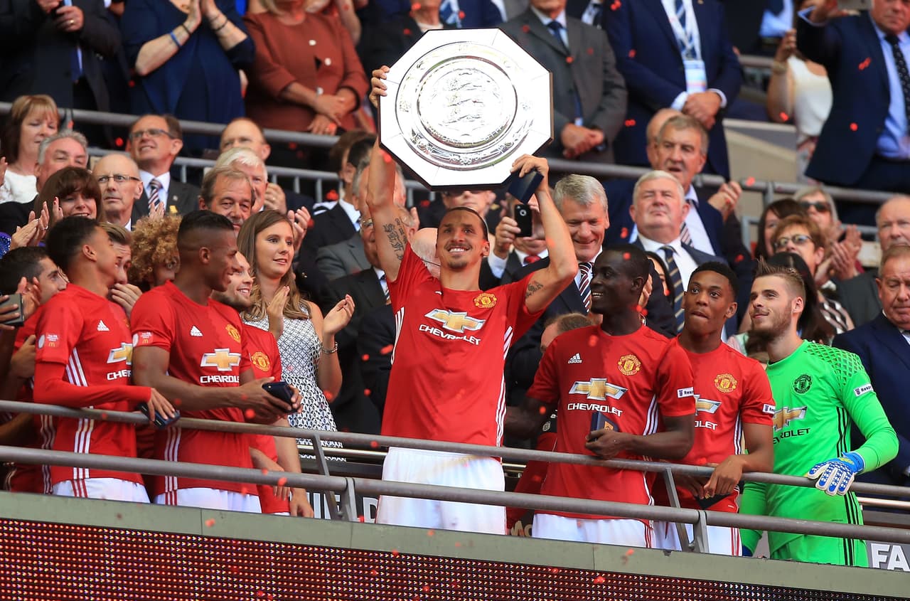 Zlatan es uno de los jugadores claves en Manchester United, con el que incluso ya fue campeón de Community Shield en Inglaterra. Ahora, busca un puesto para clasificar a la Champions League de 2017-18.