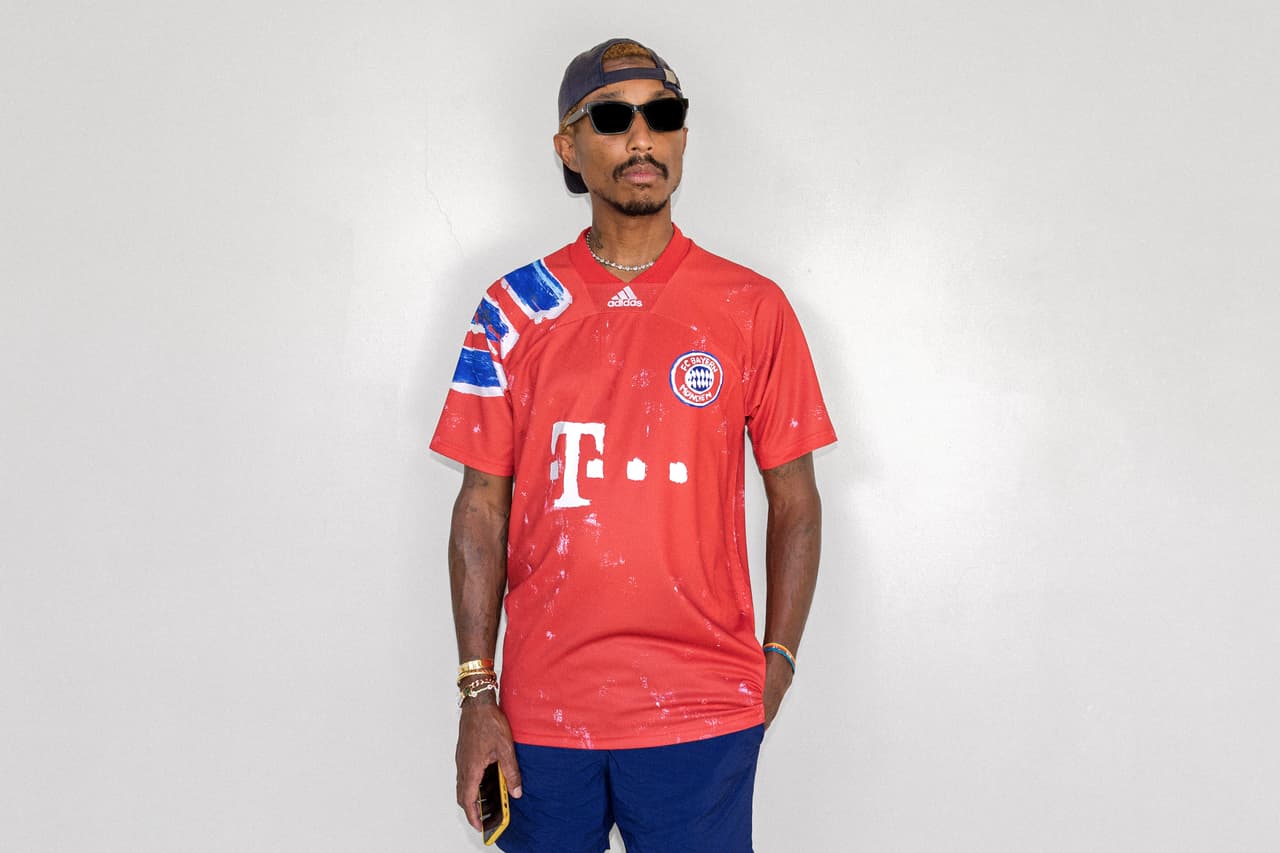 Cada camiseta está pintada a mano en un formato artístico tradicional. Pharrell trabajó en colaboración con el equipo de diseño de adidas para crear camisetas de élite, con lo mejor de la tecnología.