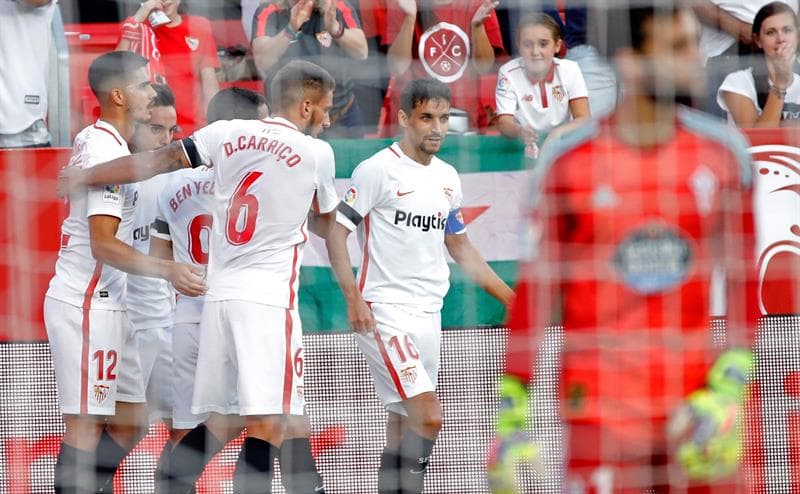 El primer gol de Sevilla llegó al minuto 39 del primer tiempo por medio de Pablo Sarabia, tras pase de Jesús Navas.