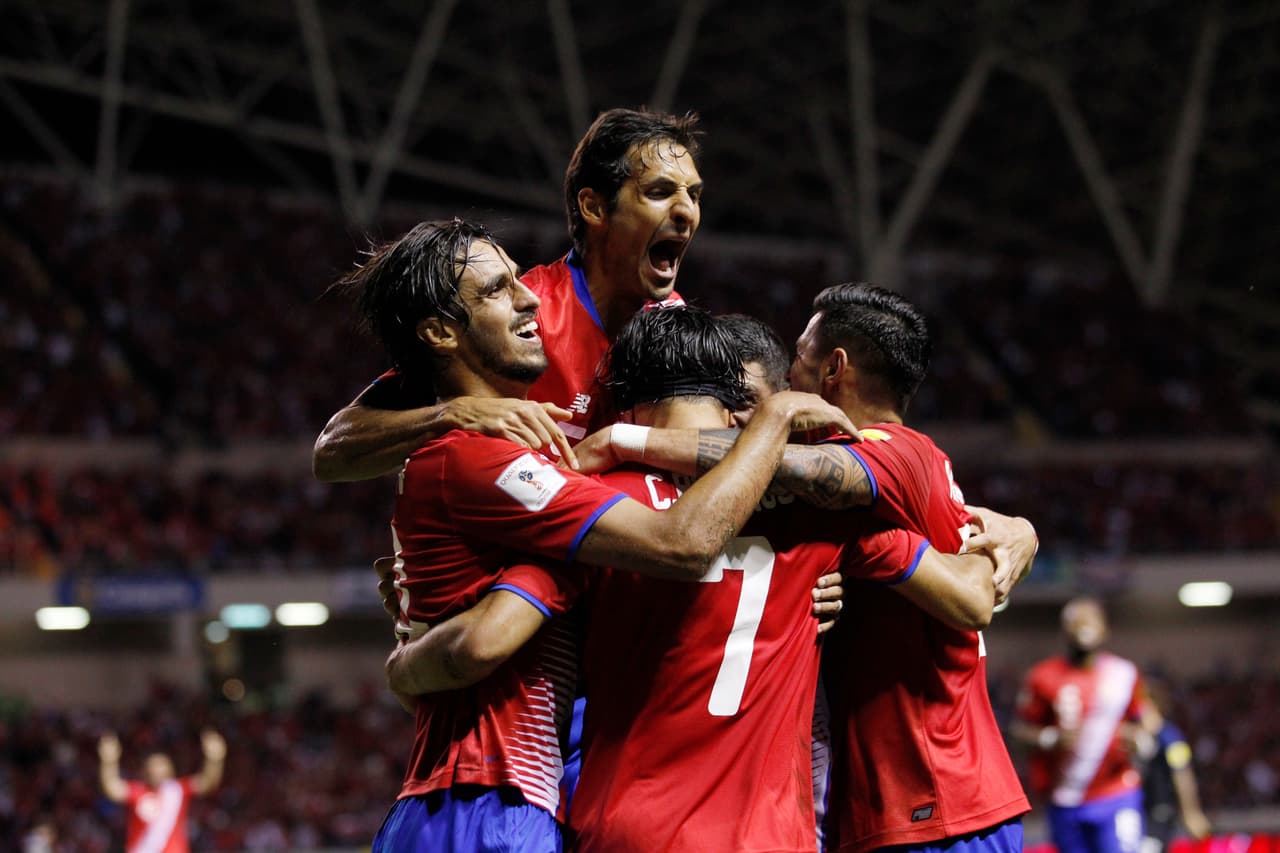 En el minuto 44 del primer tiempo empezó a inclinarse la balanza con un gol de Johan Venegas, que llenó de confianza a los ticos y de inseguridad a los estadounidenses.
