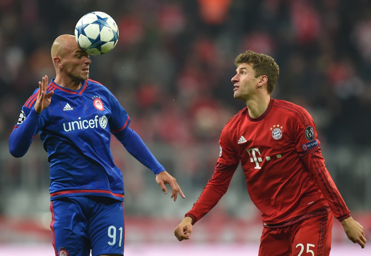 Thomas Muller anotó el tecero de una goleada de 4-0 sobre Olympiacos.