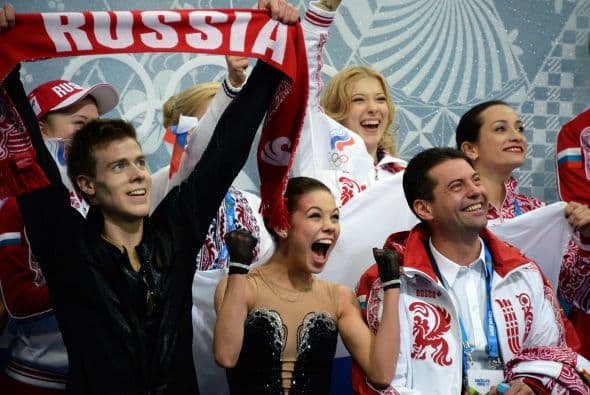 Los rusos se aseguraron el primer oro por equipos de la historia ante de la última prueba, el programa largo de danza, al que llegaron con 11 puntos de margen sobre Canadá.