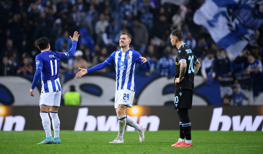 La asombrosa conexión de Joao Mario con Toni Martínez rompe a la defensa del Lille en dos ocasiones, y consiguen la remontada 2-1 sobre el conjunto francés.