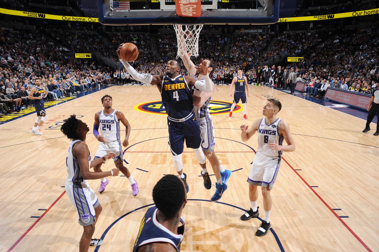 <b>Kings 118-120 Nuggets:</b> el equipo de Denver logró un nuevo triunfo en su casa para recortarle diferencia a los Warriors en el Oeste, mientras que los de Sacramento perdieron la octava posición con los Clippers. Paul Millsap, con 25 puntos, 13 rebotes y dos asistencias, fue el mejor del partido.