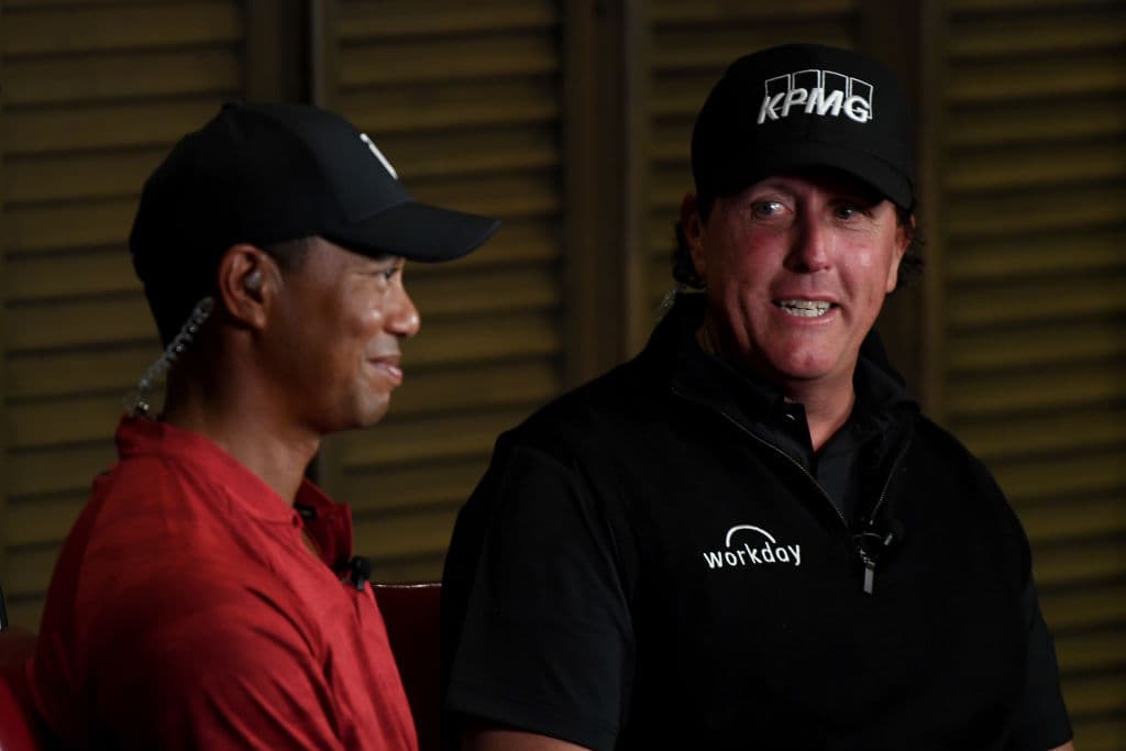 Tanto Mickelson (48 años) como Woods (42 años) ese hallan en la recta final de sus respectivas carreras y aquellos legendarios enfrentamientos entre ambos forman ya parte del pasado.