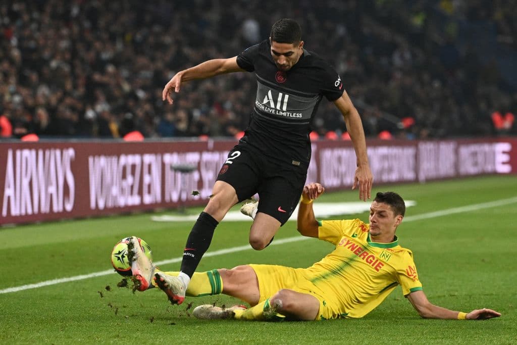 Con goles de Lionel Messi y Kylian Mbappé, el PSG vence 3-1 al Nantes y continúan como líderes de la Ligue 1.