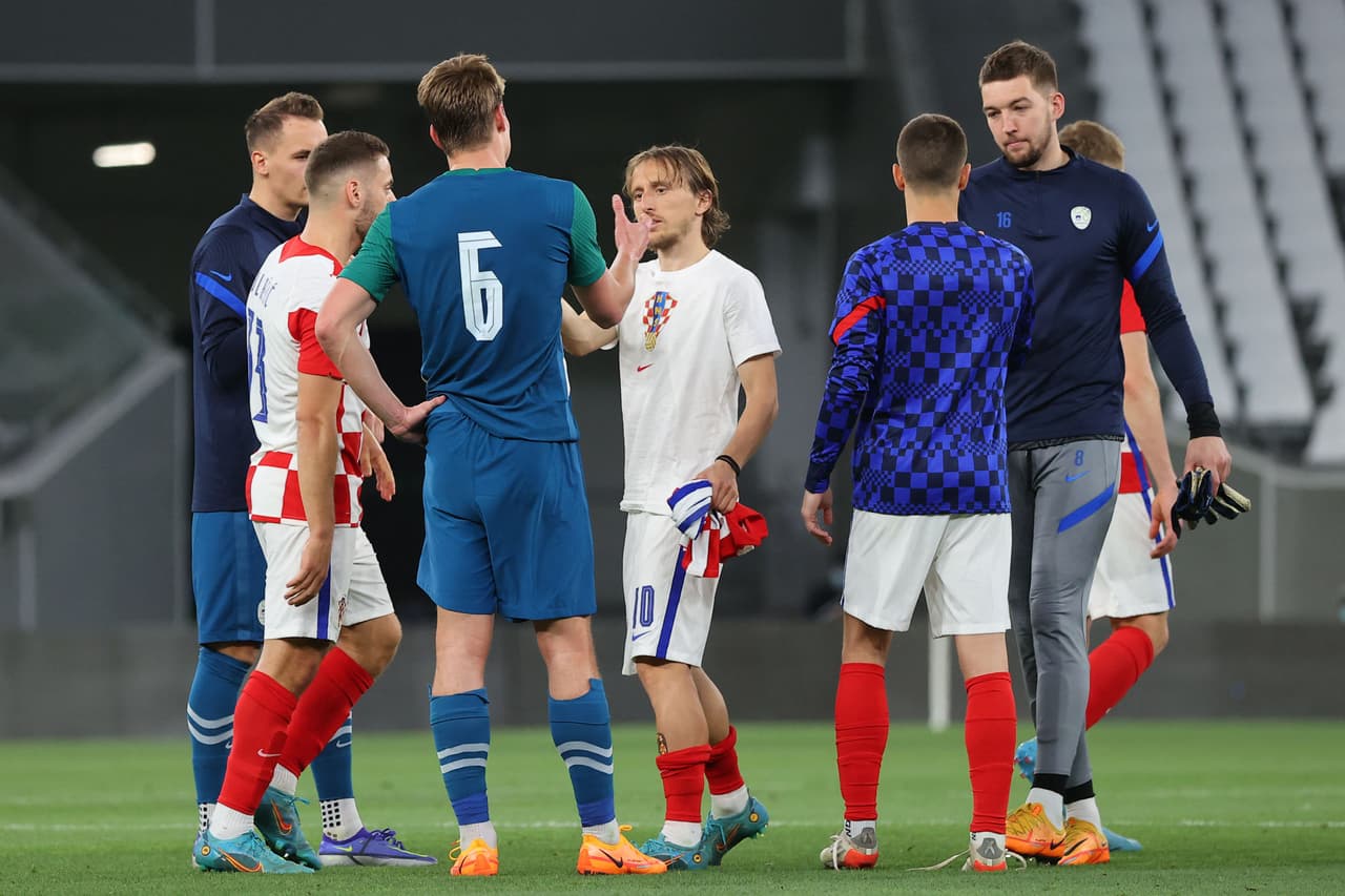 Al final, eslovenos y croatas terminaron dándose la mano con una sonrisa más amplia para quienes obtuvieron el empate al Final.