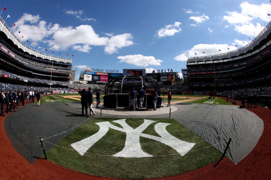 El equipo de los New York Yankess es propiedad de la familia Steinbrenner, que los compró en 1973 por 8.8 millones de dólares estadounidenses.