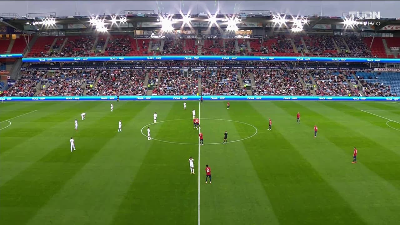 Arranca el partido y la pelota está en juego.