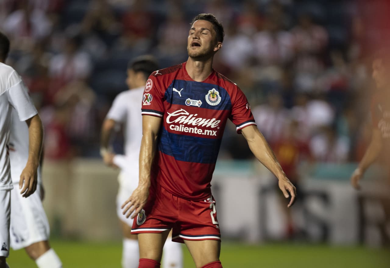 Mal arranca la semana al que ahorcan en lunes y lo mismo le pasó a las Chivas del Guadalajara, al caer 2-1 ante la Fiorentina de Italia en el debut en la International Champions Cup en Estados Unidos.,
