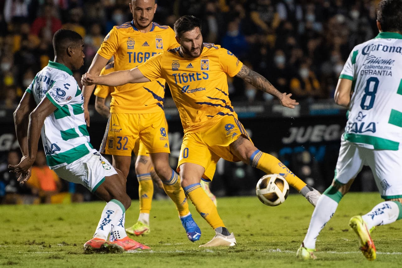 Carlos Salcedo fue el héroe de Tigres al marcar el gol que les dio la victoria sobre Santos y el pase a Semifinal.