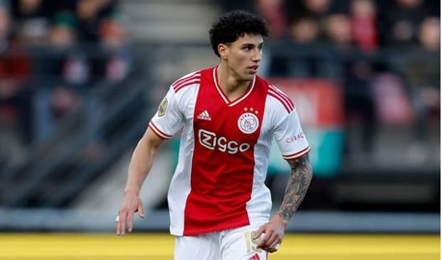 A Sánchez le llueven críticas en Ajax y dicen que hace 'casi todo mal'