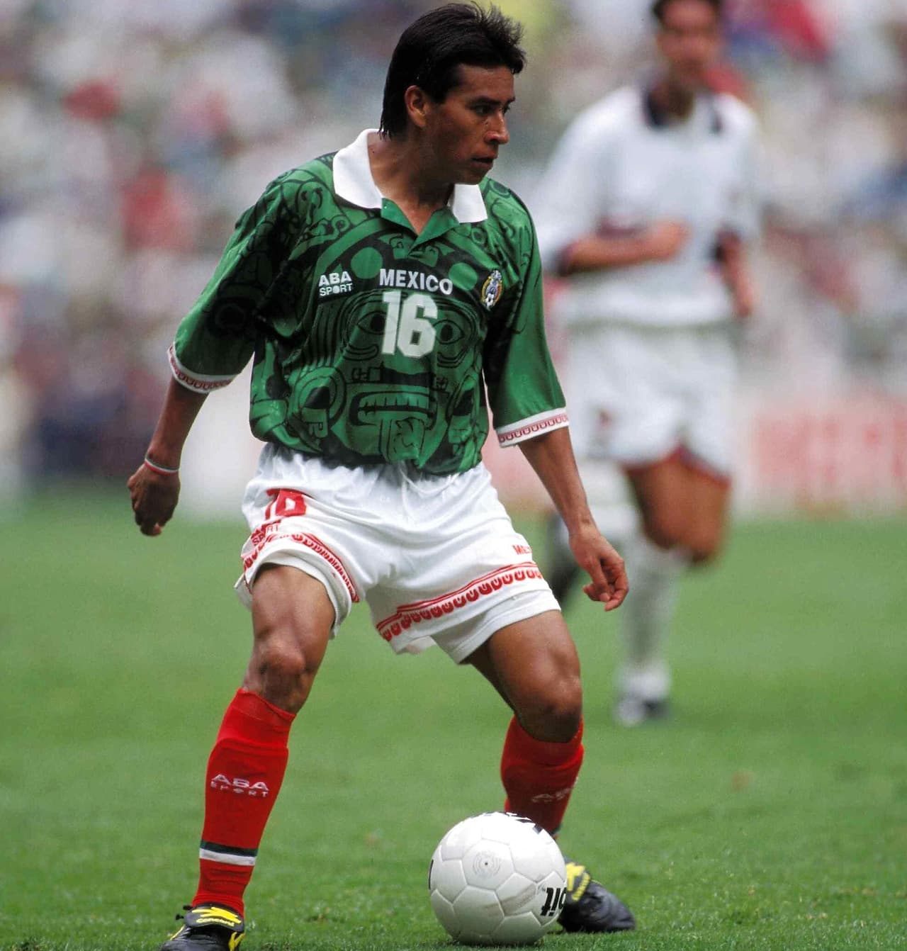 Coyote también fue integrante de la Selección Mexicana de Fútbol. Fue convocado en 59 ocasiones para defender la casaca del Tricolor aunque nunca pudo defender los colores de México en un Mundial.
