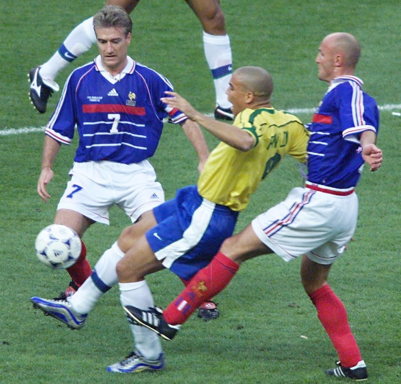 La única realidad es que en la cancha se quedó sin marcar el día definitivo.