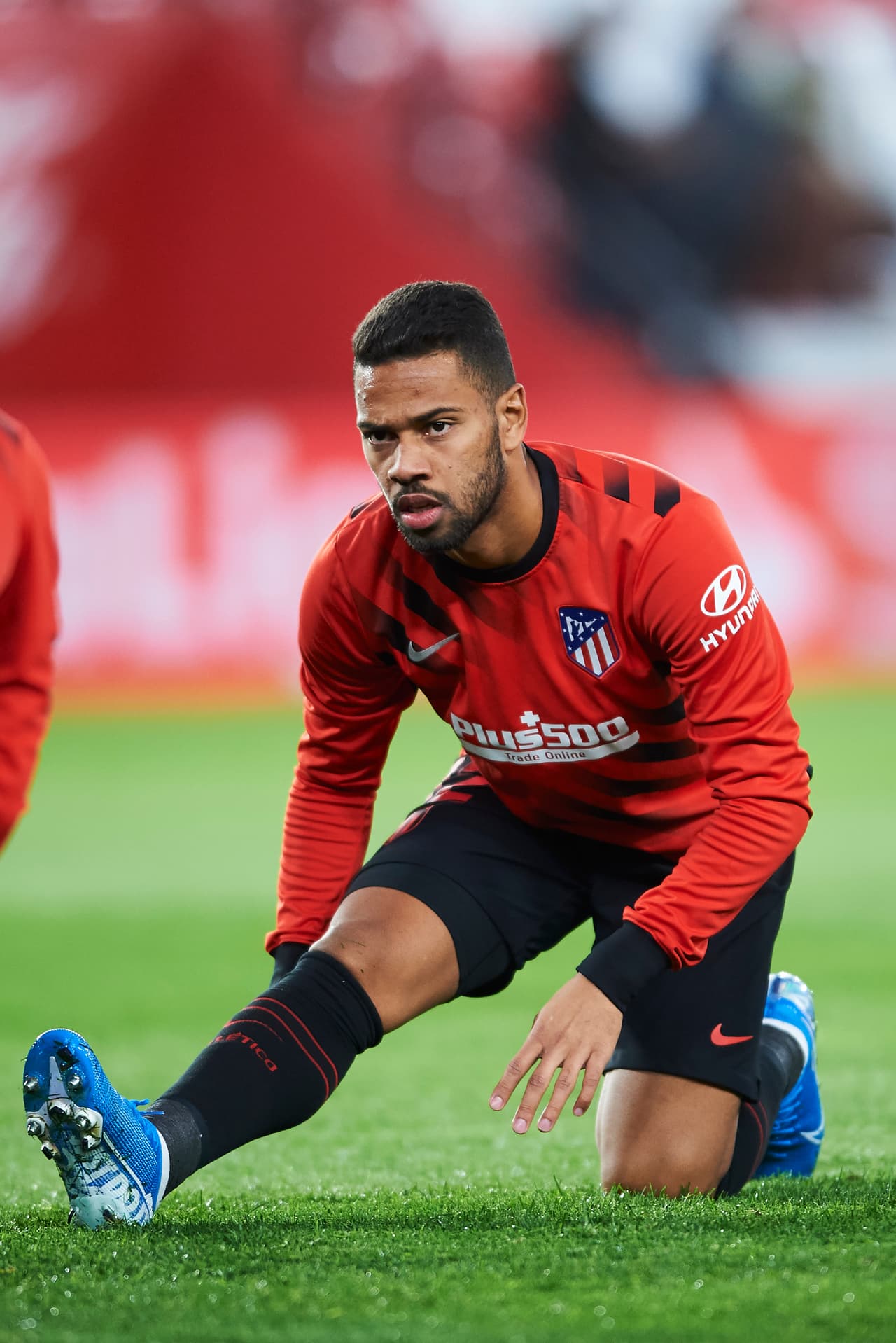 Compañero de Héctor Herrera da positivo por coronavirus