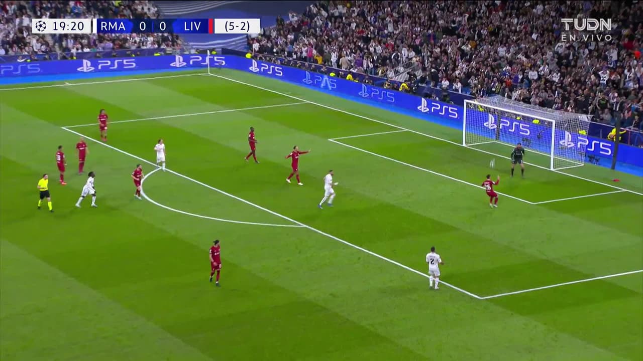 ¡TIRO ATAJADO! disparo por Eduardo Camavinga.