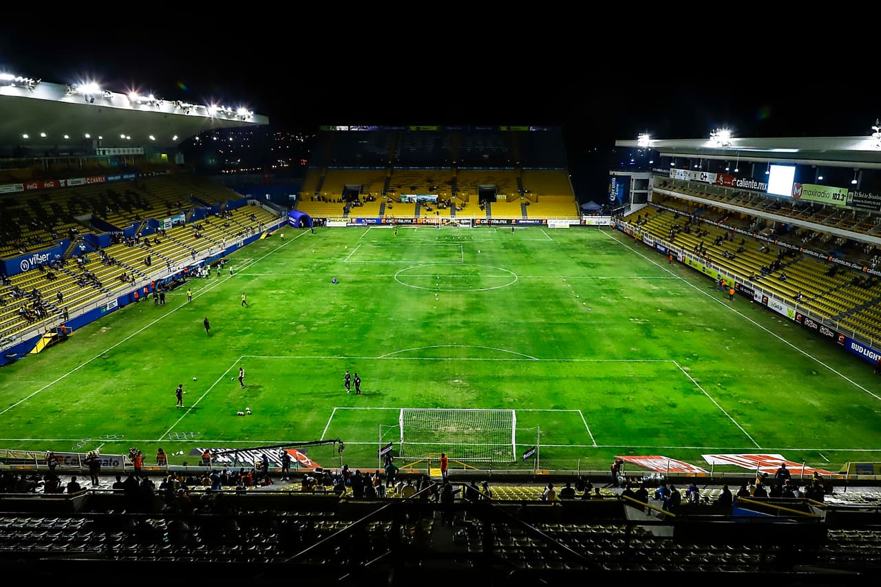La cancha de Dorados no luce en las mejores condiciones.